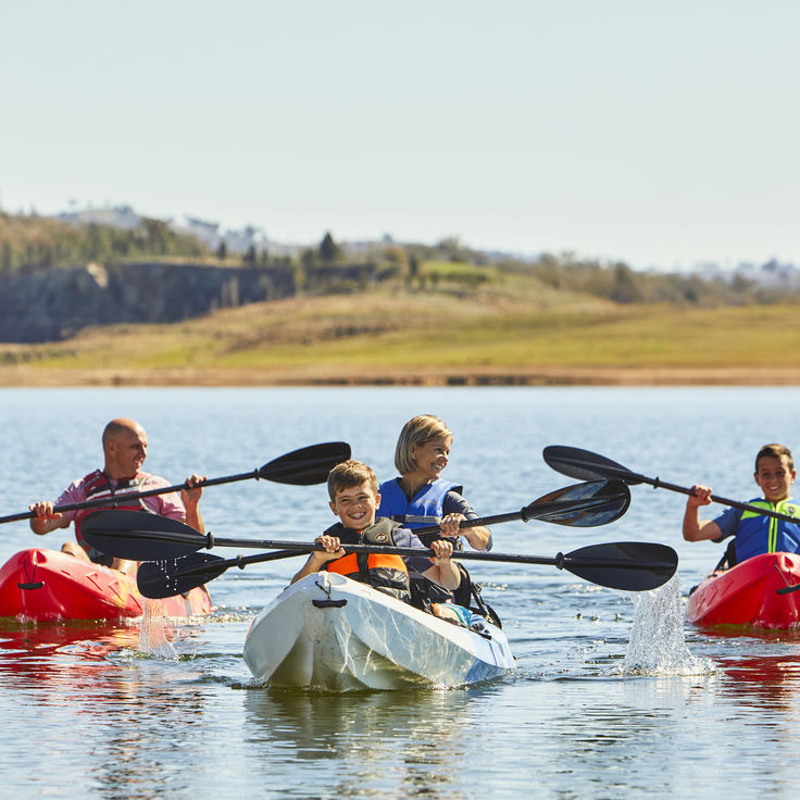 Family kayaking on Lake Burrendong