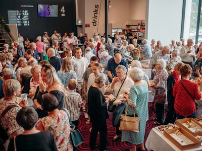 Foyer of subscribers
