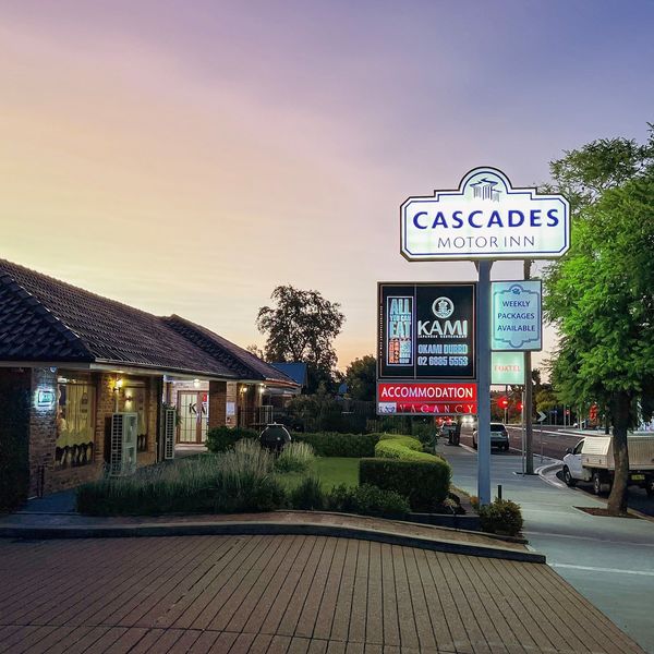 Cascades Motor Inn