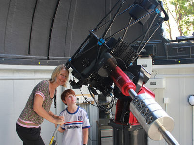 VISIT ATTRACTIONS Dubbo Observatory Family Fun Looking Through Telescopes At Dubbo Observatory