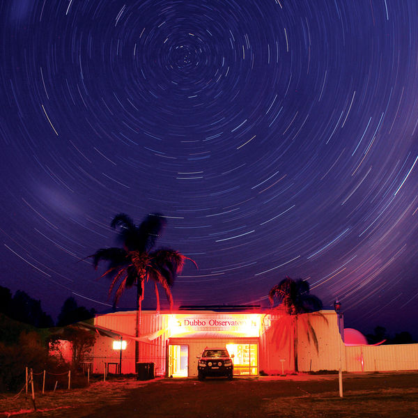 Attractions - The Night Sky In Front Of The Dubbo Observatory