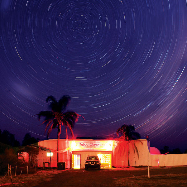Attractions - The Night Sky In Front Of The Dubbo Observatory