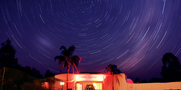 Attractions - The Night Sky In Front Of The Dubbo Observatory