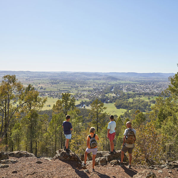 Attractions - Family Gazing Across The Wellington Valley From Mount Arthur Reserve