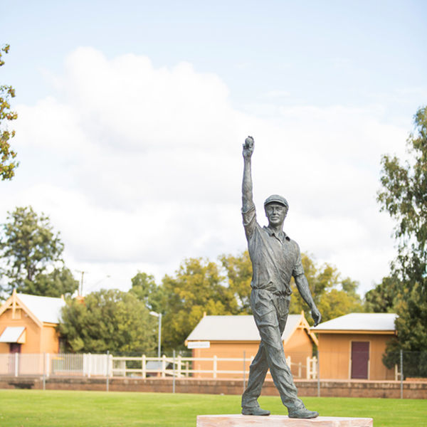 Great Western Plains - Narromine - Glenn McGrath Statue