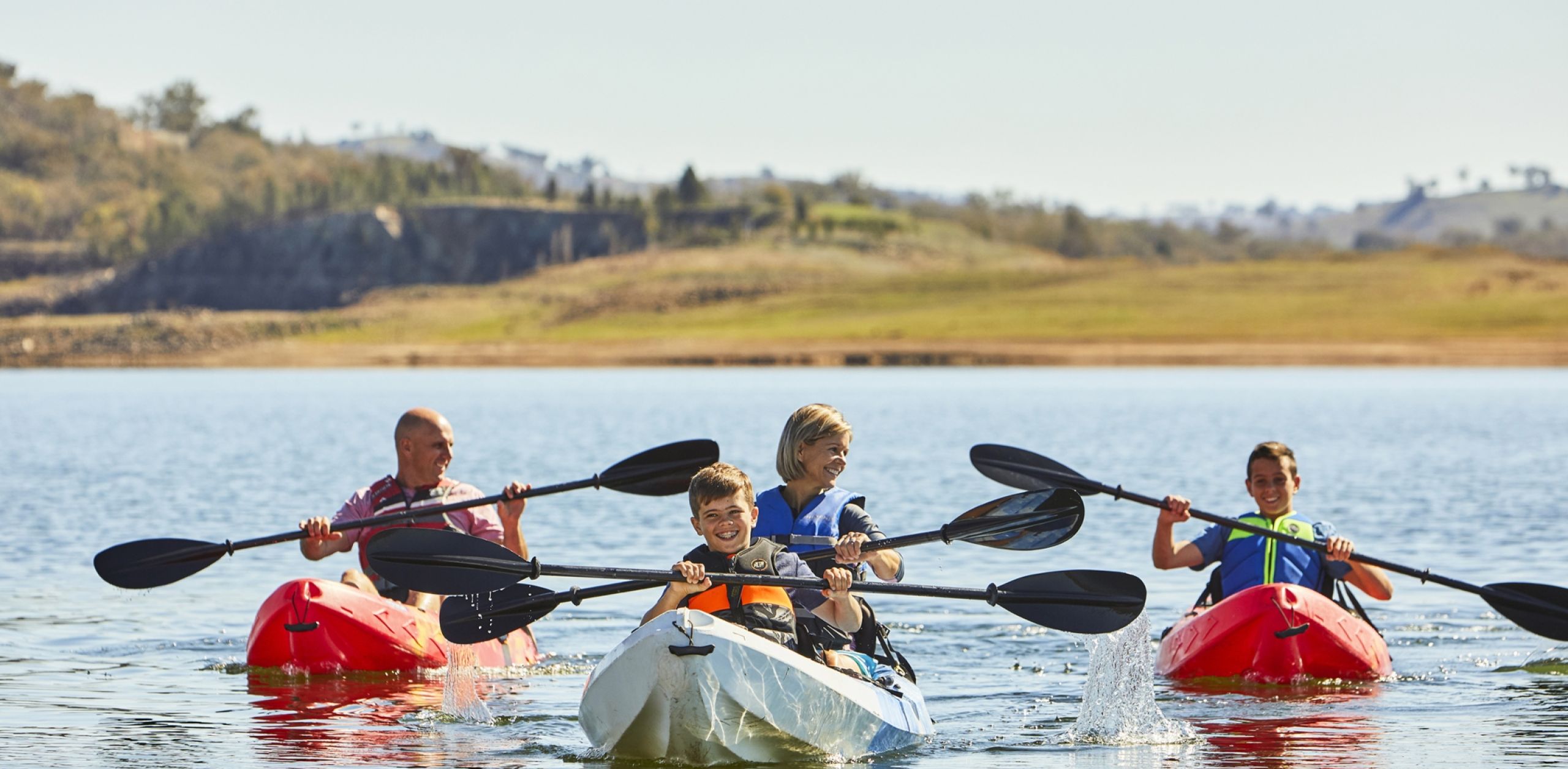 Family kayaking on Lake Burrendong near Wellington